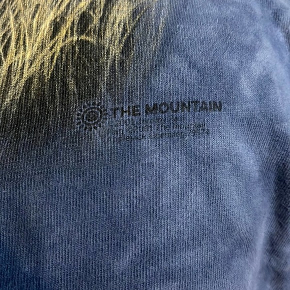 The Mountain Blue Tie Dye American Flag and Wolves Tee Men's Size Large - Picture 4 of 5
